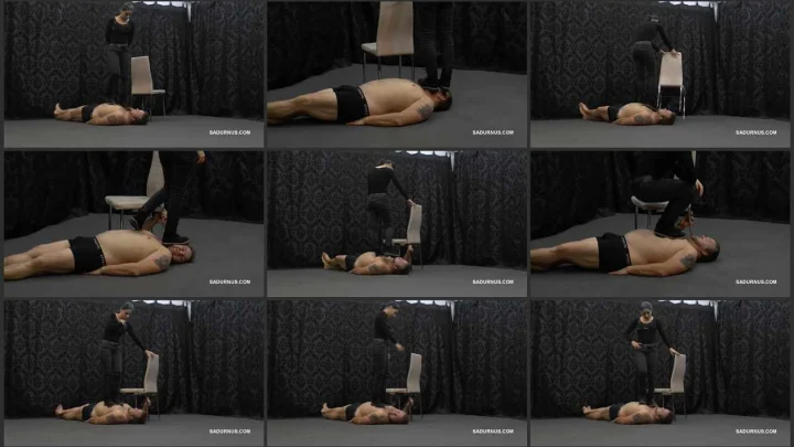Screenshot 1 aus Sydney Enjoys Games with Suffering Slave
