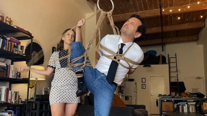 Kino Offers Himself to Elise for Her to Practice Shibari
