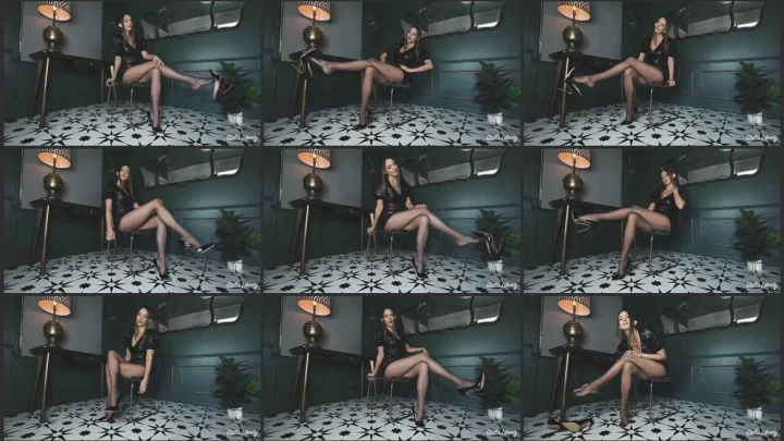 Screenshot 1 aus Legs in nylons and Stella’s leather dress, pantyhose JOI