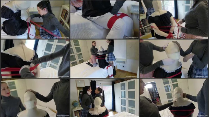 Screenshot 1 aus Doppelte Demütigung, Sandra und Paula fesseln ihren Sklaven
