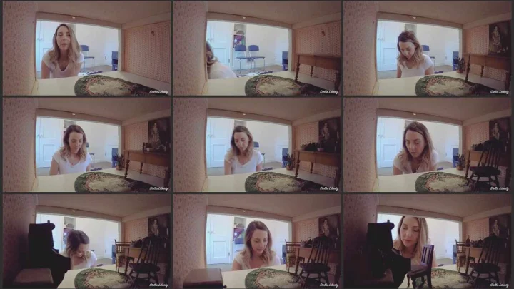 Screenshot 1 aus Stella sets up a Dollhouse for her slave