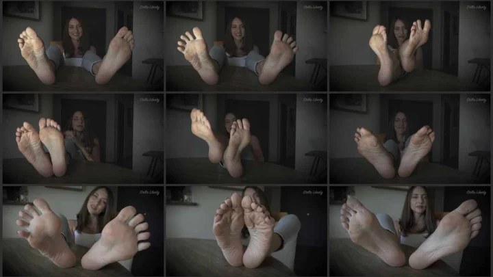 Screenshot 1 aus You love staring at my soles up close JOI
