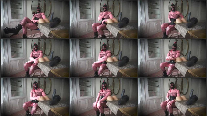 Screenshot 1 aus The virgin slut for Stella, combination fucktoy and housewife