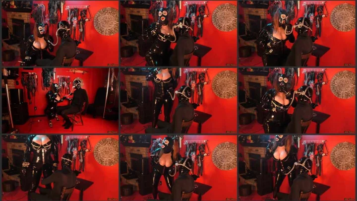 Screenshot 1 aus Julie zwingt Sklaven, mit einer Gummimasken zu rauchen.