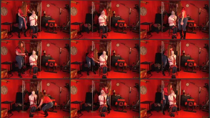 Screenshot 1 aus Julie Simone rächt sich an ihrem Chef Teil 1 Stuhlbindung