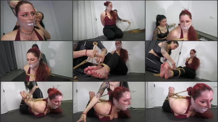 Screenshot 1 aus Mia gefesselt und mit Klebeband geknebelt von Liricaa